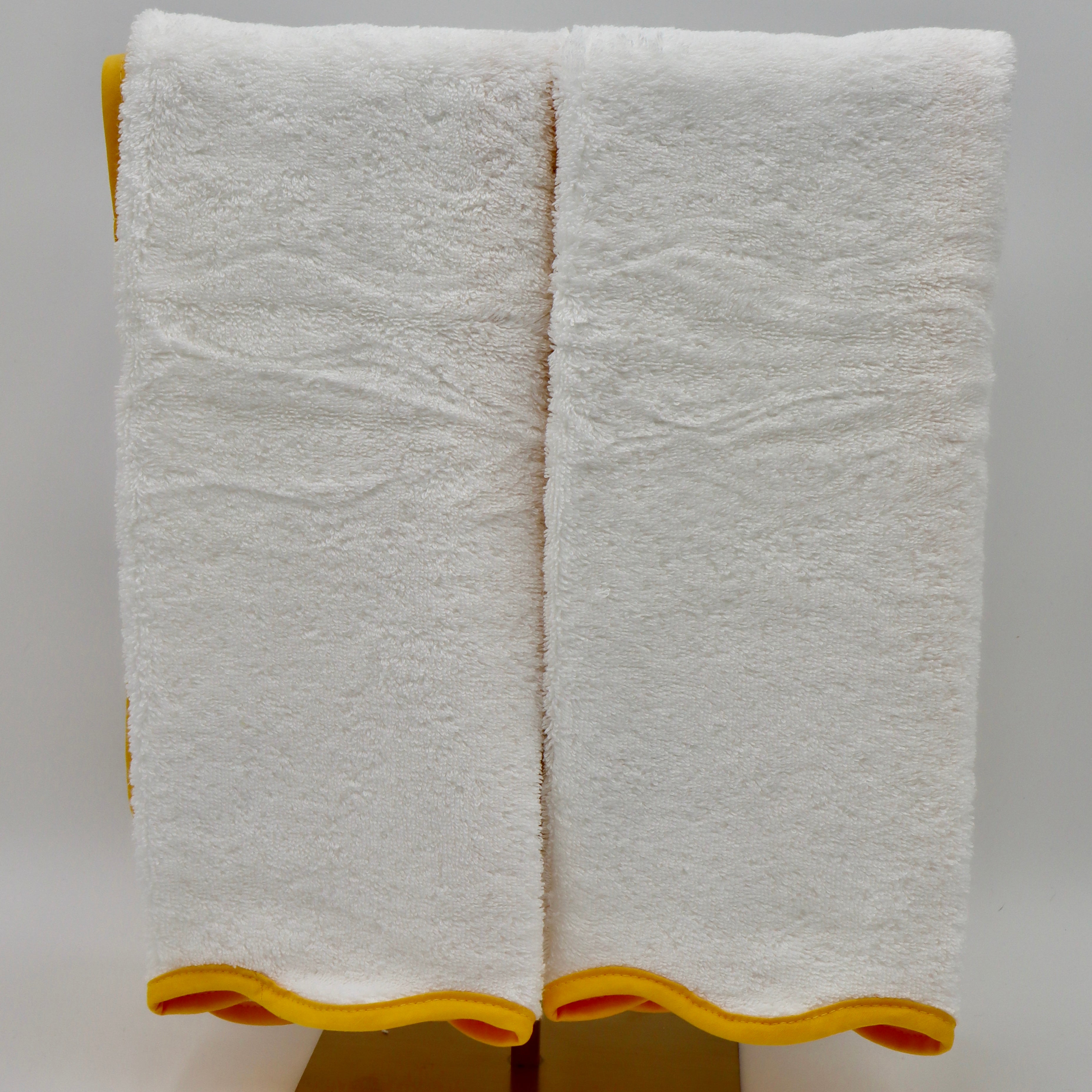 Scallop Hand Towel Set by Weezie